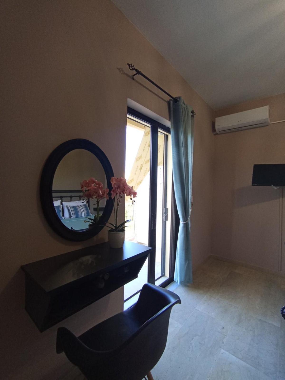 Apartmán Horizon Blue Loútsa Exteriér fotografie