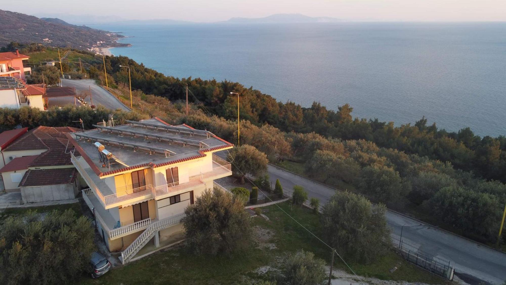 Apartmán Horizon Blue Loútsa Exteriér fotografie